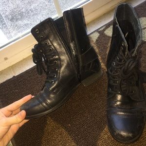 Combat boots